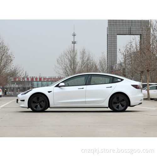 2023 Tesla Model 3 سيارة كهربائية 675 كم أربعة أبواب وخمس مقاعد سيارات كهربائية فاخرة للبيع